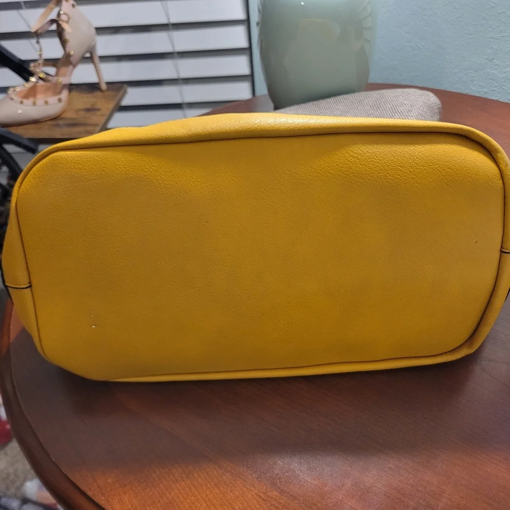 Le Miel Mustard Yellow Laser Cut Detail Hobo Handbag Set -EUC ✨️HOST PICK✨️